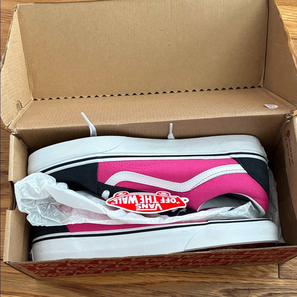 Vans Old Skool Black Pink Fuchsia Skate Shoes w/ Box NWT - Women's 9.5 - Picture 3 of 12